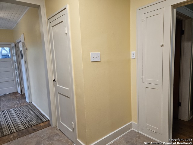 Image 15 of 43 For 215 Ridgewood Ct W