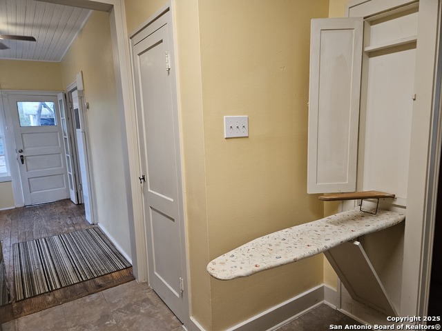 Image 16 of 43 For 215 Ridgewood Ct W