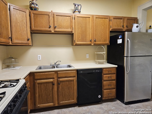 Image 18 of 43 For 215 Ridgewood Ct W