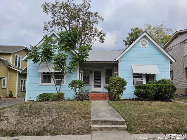 Image 2 of 43 For 215 Ridgewood Ct W