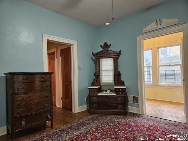 Image 20 of 43 For 215 Ridgewood Ct W