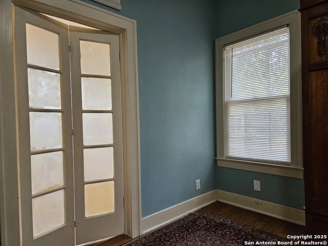 Image 23 of 43 For 215 Ridgewood Ct W