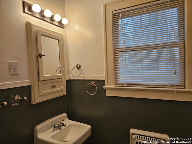 Image 24 of 43 For 215 Ridgewood Ct W