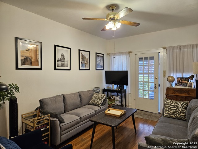 Image 28 of 43 For 215 Ridgewood Ct W