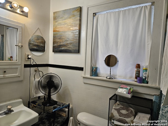 Image 32 of 43 For 215 Ridgewood Ct W