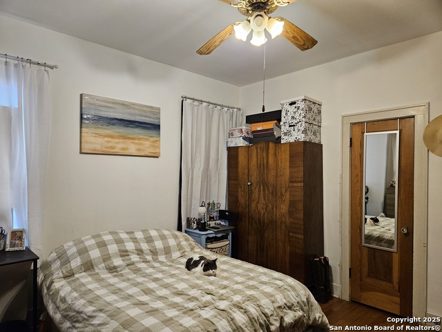 Image 33 of 43 For 215 Ridgewood Ct W