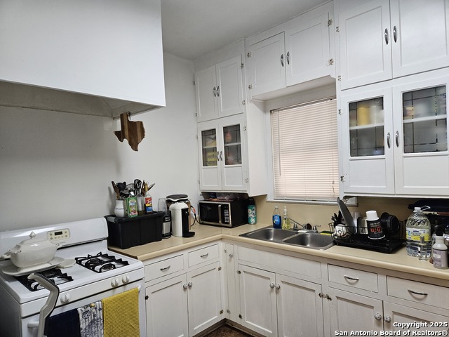 Image 37 of 43 For 215 Ridgewood Ct W