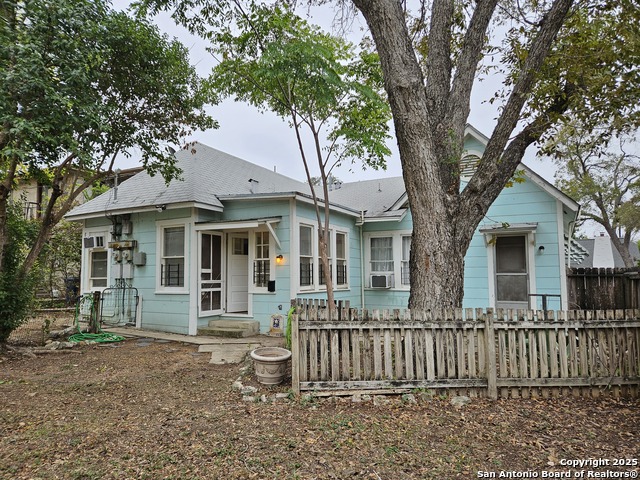 Image 38 of 43 For 215 Ridgewood Ct W