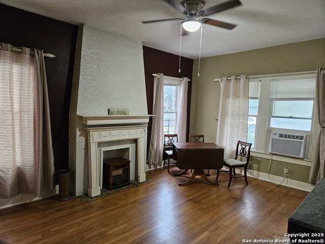 Image 4 of 43 For 215 Ridgewood Ct W