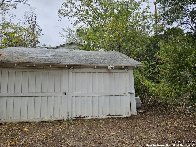 Image 40 of 43 For 215 Ridgewood Ct W