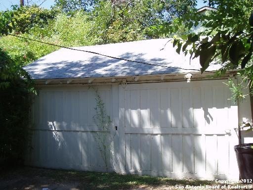 Image 41 of 43 For 215 Ridgewood Ct W