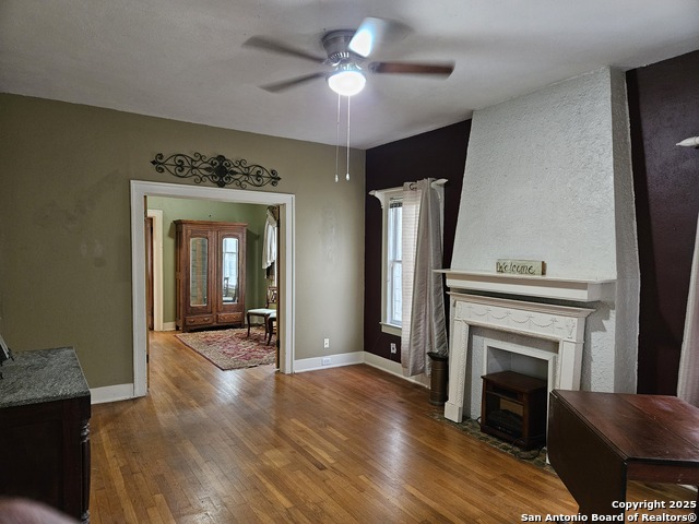 Image 5 of 43 For 215 Ridgewood Ct W