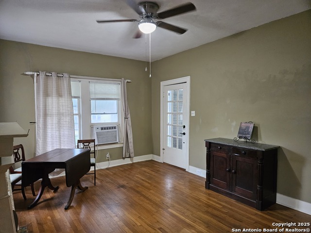 Image 6 of 43 For 215 Ridgewood Ct W