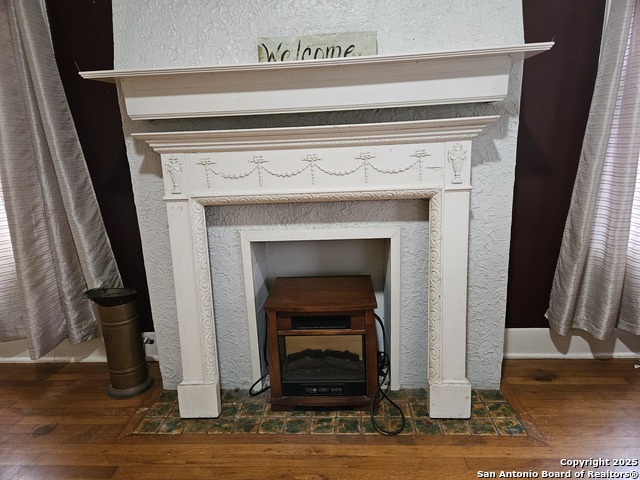 Image 7 of 43 For 215 Ridgewood Ct W