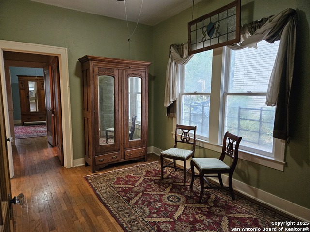 Image 8 of 43 For 215 Ridgewood Ct W