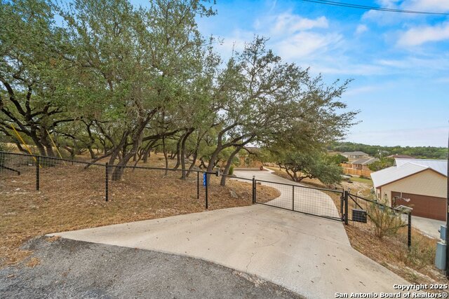 Image 26 of 30 For 220 Cody