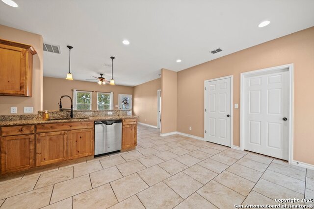 Image 9 of 30 For 220 Cody