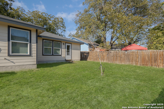 Image 19 of 21 For 611 Whiting