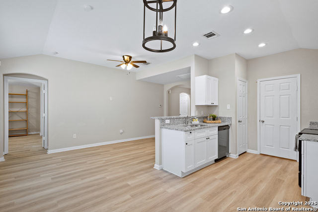 Image 7 of 21 For 611 Whiting