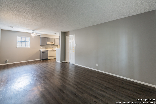 Image 15 of 22 For 331 Mistletoe W