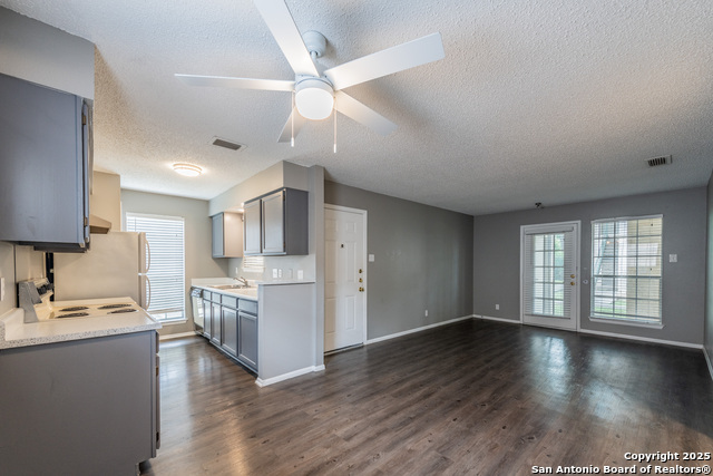 Image 16 of 22 For 331 Mistletoe W