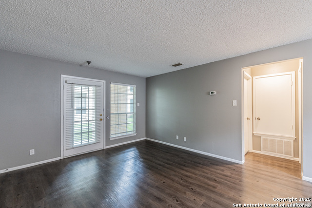 Image 17 of 22 For 331 Mistletoe W