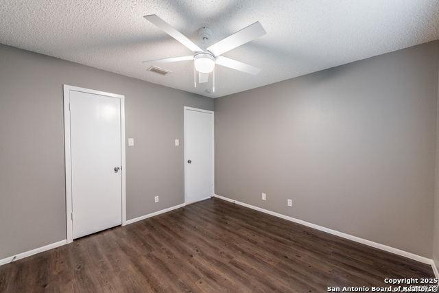 Image 21 of 22 For 331 Mistletoe W