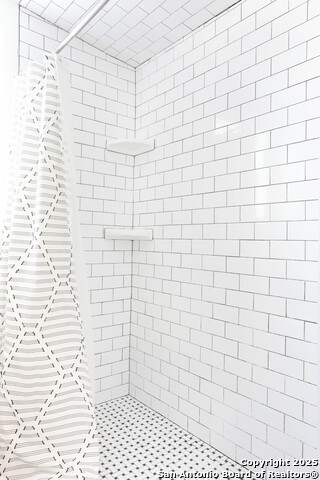 Image 16 of 20 For 131 Klein St 1