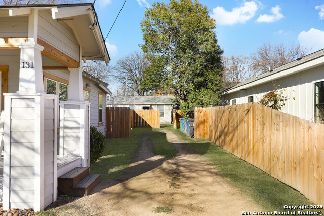 Image 2 of 20 For 131 Klein St 1