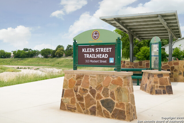 Image 20 of 20 For 131 Klein St 1