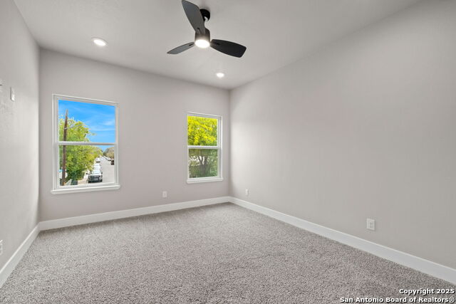 Listing photo id 33 for 118 Packard St