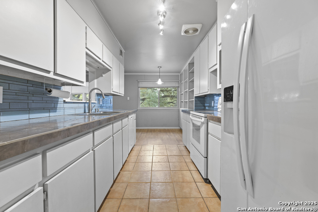 Image 13 of 44 For 630 Patricia