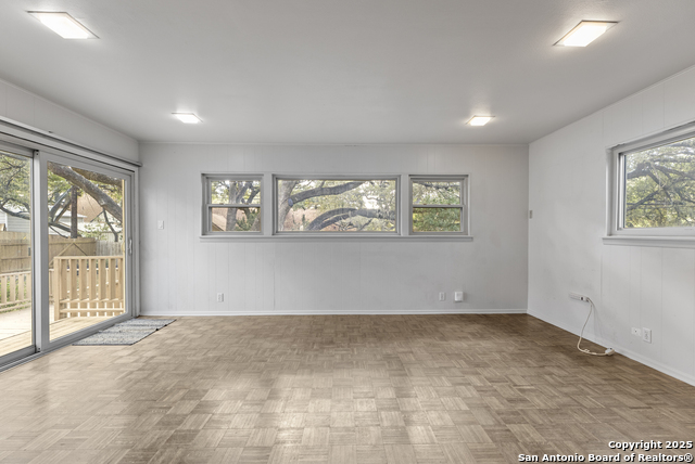 Image 23 of 44 For 630 Patricia