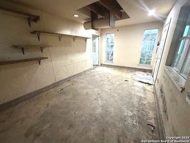 Image 29 of 31 For 1326 Klondike