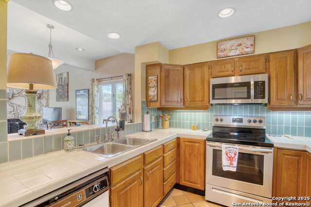 Listing photo id 10 for 805 Loop 534  122