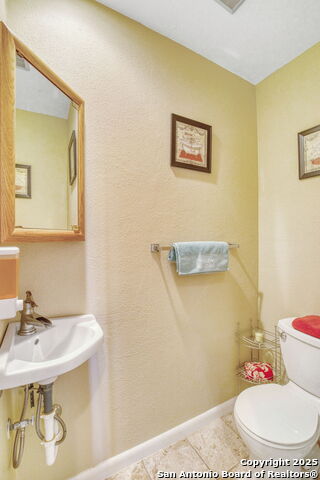 Listing photo id 15 for 805 Loop 534  122