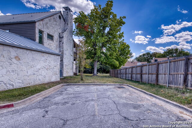Listing photo id 20 for 805 Loop 534  122