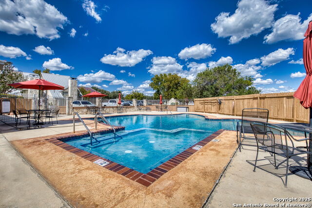 Listing photo id 21 for 805 Loop 534  122