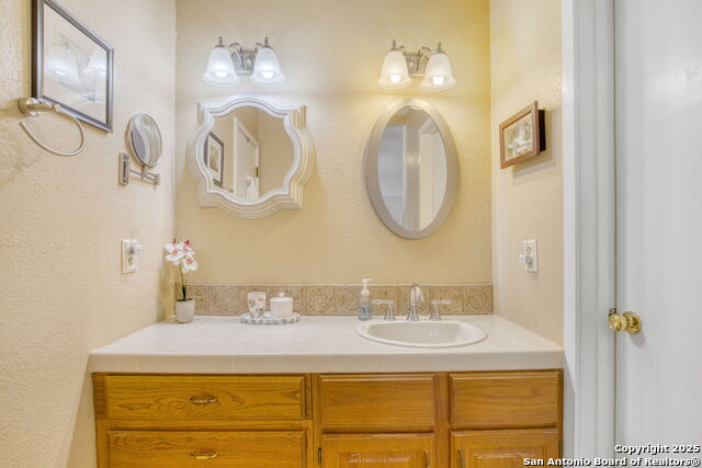 Listing photo id 5 for 805 Loop 534  122