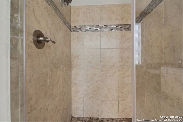 Image 17 of 34 For 421 Chinkapin