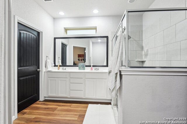 Image 23 of 28 For 10430 Barbeque Bay