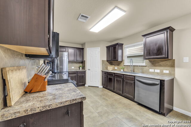 Image 15 of 25 For 945 Lauren