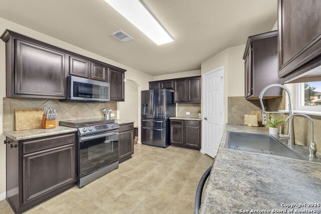 Image 16 of 25 For 945 Lauren