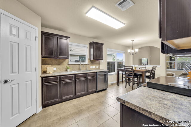 Image 17 of 25 For 945 Lauren