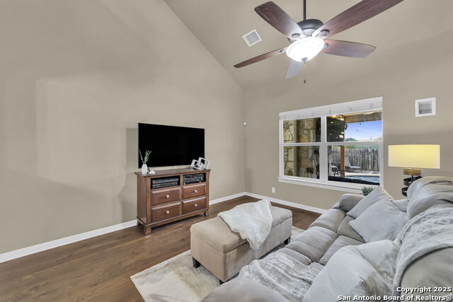 Image 20 of 25 For 945 Lauren