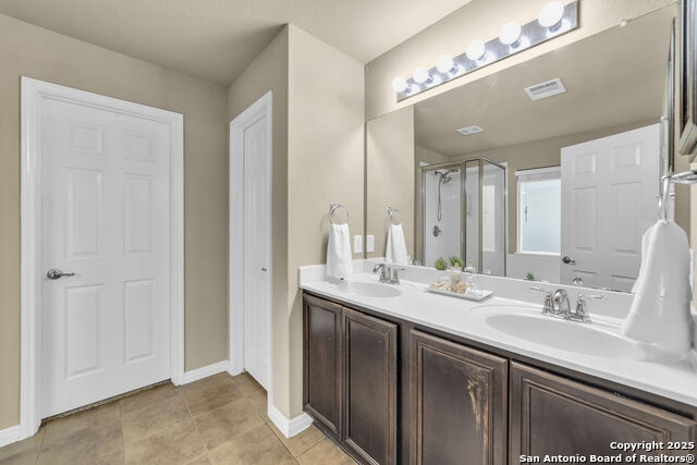 Image 23 of 25 For 945 Lauren