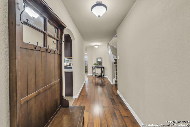 Image 6 of 25 For 945 Lauren