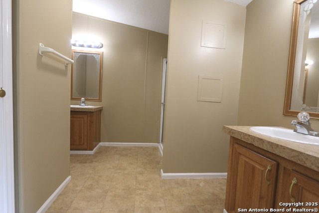 Image 15 of 28 For 221 Lost Trail