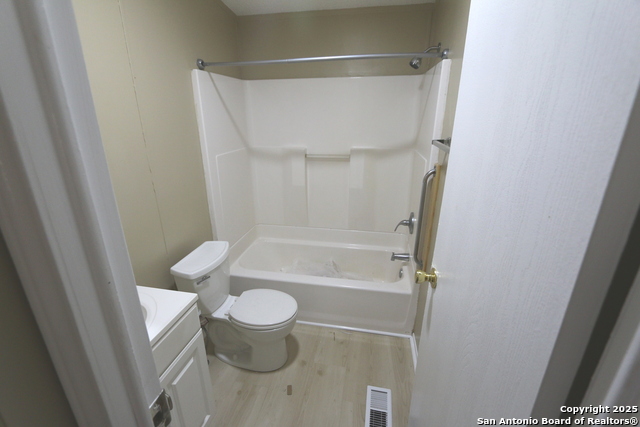 Image 19 of 28 For 221 Lost Trail