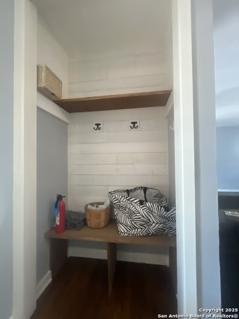 Image 4 of 24 For 531 Crestview